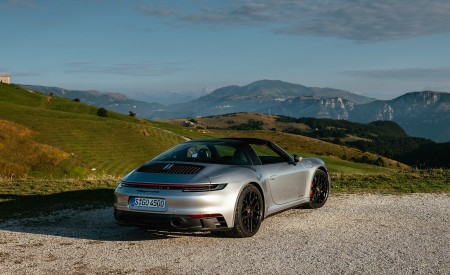 2022 Porsche 911 Targa 4 GTS (Color: GT Silver Metallic) Rear Three-Quarter Wallpapers 450x275 (45)