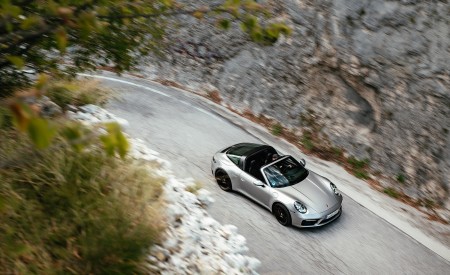 2022 Porsche 911 Targa 4 GTS (Color: GT Silver Metallic) Top Wallpapers 450x275 (40)