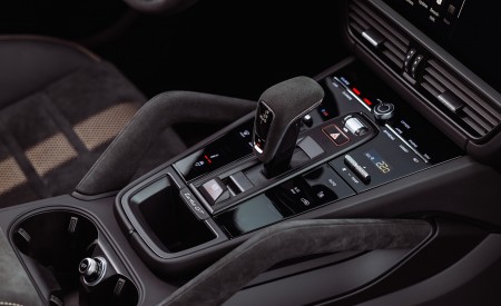 2022 Porsche Cayenne Turbo GT (Color: Arctic Grey) Central Console Wallpapers 450x275 (161)