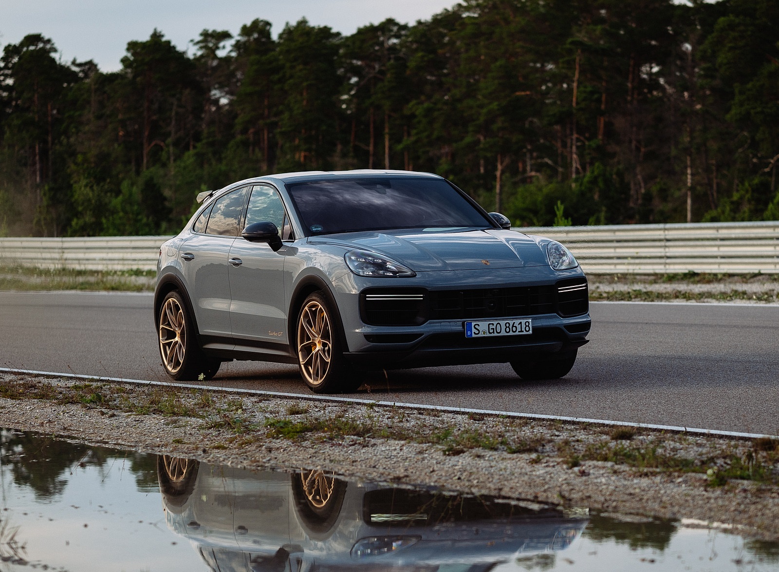2022 Porsche Cayenne Turbo GT (Color: Arctic Grey) Front Three-Quarter Wallpapers #149 of 231