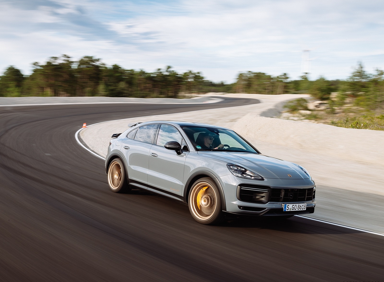 2022 Porsche Cayenne Turbo GT (Color: Arctic Grey) Front Three-Quarter Wallpapers #120 of 231