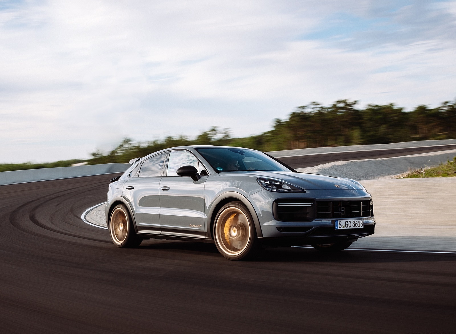 2022 Porsche Cayenne Turbo GT (Color: Arctic Grey) Front Three-Quarter Wallpapers #121 of 231
