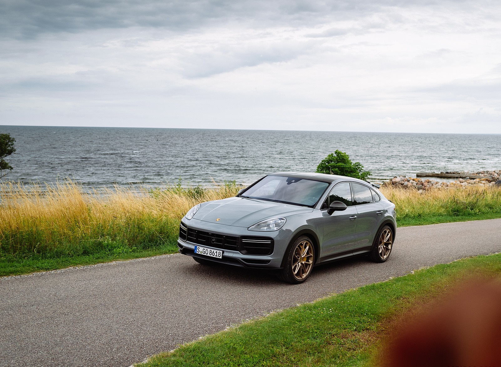 2022 Porsche Cayenne Turbo GT (Color: Arctic Grey) Front Three-Quarter Wallpapers #137 of 231