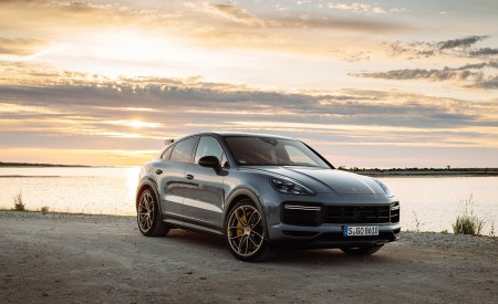 2022 Porsche Cayenne Turbo GT (Color: Arctic Grey) Front Three-Quarter Wallpapers 450x275 (145)