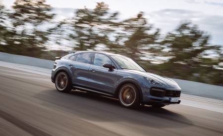 2022 Porsche Cayenne Turbo GT (Color: Arctic Grey) Front Three-Quarter Wallpapers 450x275 (124)