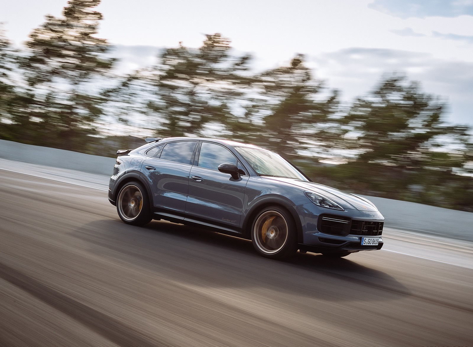 2022 Porsche Cayenne Turbo GT (Color: Arctic Grey) Front Three-Quarter Wallpapers #124 of 231