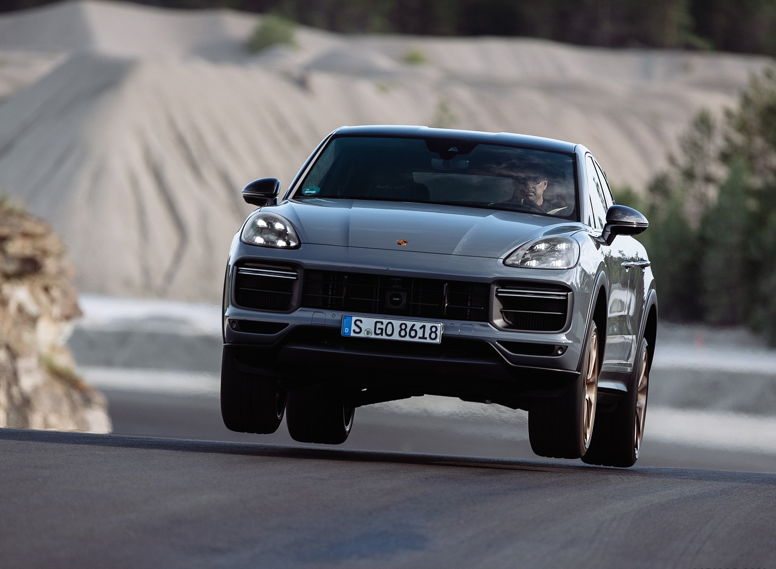 2022 Porsche Cayenne Turbo GT (Color: Arctic Grey) Front Wallpapers #122 of 231