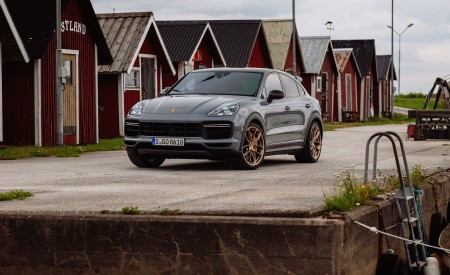 2022 Porsche Cayenne Turbo GT (Color: Arctic Grey) Front Wallpapers 450x275 (141)