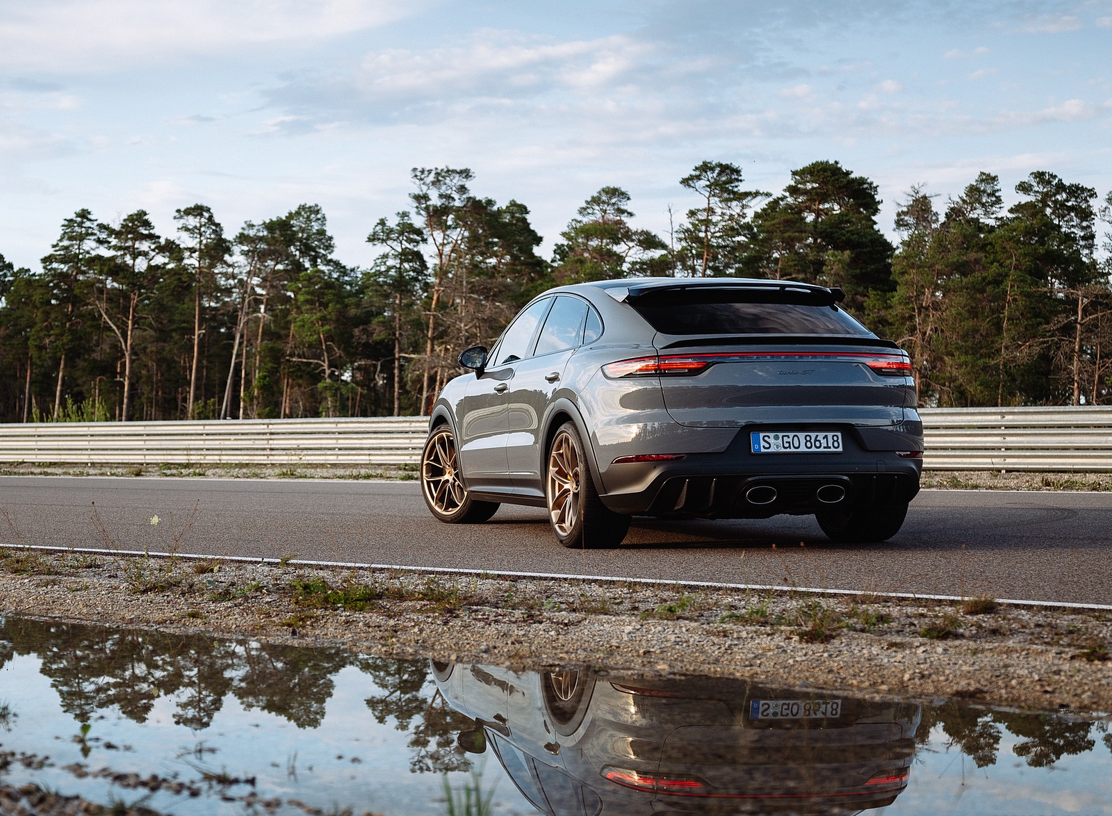 2022 Porsche Cayenne Turbo GT (Color: Arctic Grey) Rear Three-Quarter Wallpapers #151 of 231