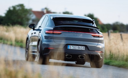 2022 Porsche Cayenne Turbo GT (Color: Arctic Grey) Rear Wallpapers 450x275 (143)