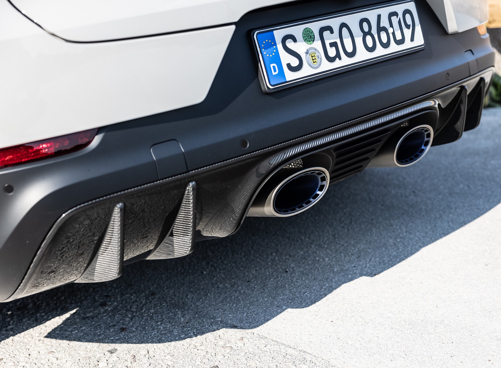 2022 Porsche Cayenne Turbo GT (Color: Crayon) Exhaust Wallpapers #197 of 231
