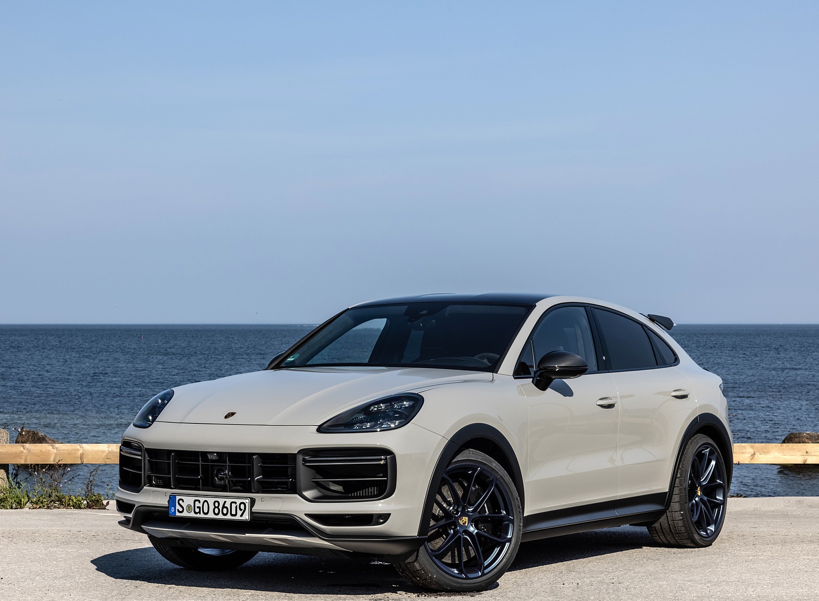 2022 Porsche Cayenne Turbo GT (Color: Crayon) Front Three-Quarter Wallpapers #184 of 231
