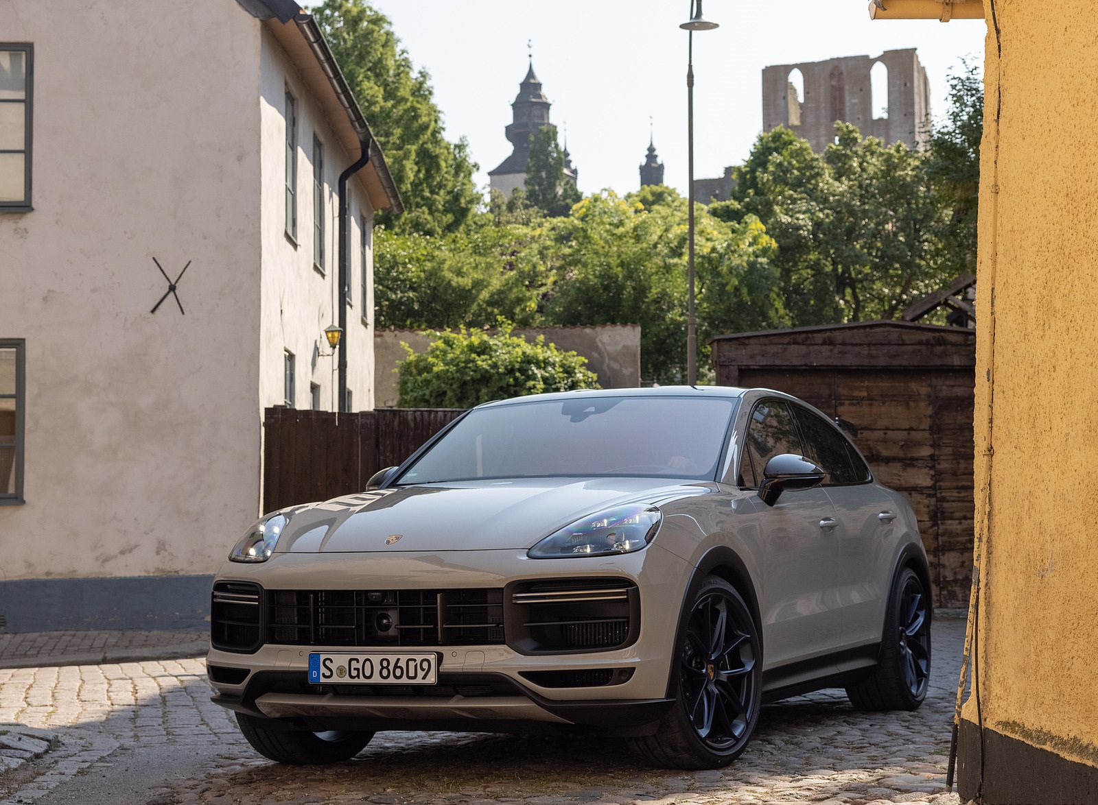 2022 Porsche Cayenne Turbo GT (Color: Crayon) Front Three-Quarter Wallpapers #176 of 231