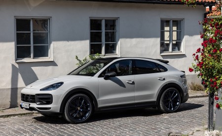 2022 Porsche Cayenne Turbo GT (Color: Crayon) Front Three-Quarter Wallpapers 450x275 (170)