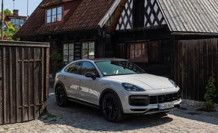 2022 Porsche Cayenne Turbo GT (Color: Crayon) Front Three-Quarter Wallpapers 450x275 (180)
