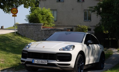 2022 Porsche Cayenne Turbo GT (Color: Crayon) Front Three-Quarter Wallpapers 450x275 (171)