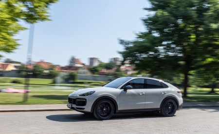 2022 Porsche Cayenne Turbo GT (Color: Crayon) Front Three-Quarter Wallpapers 450x275 (162)