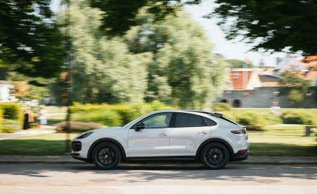 2022 Porsche Cayenne Turbo GT (Color: Crayon) Side Wallpapers 450x275 (166)