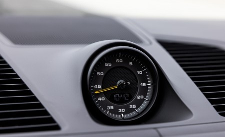 2022 Porsche Cayenne Turbo GT (Color: Jet Black Metallic) Dashboard Clock Wallpapers 450x275 (38)