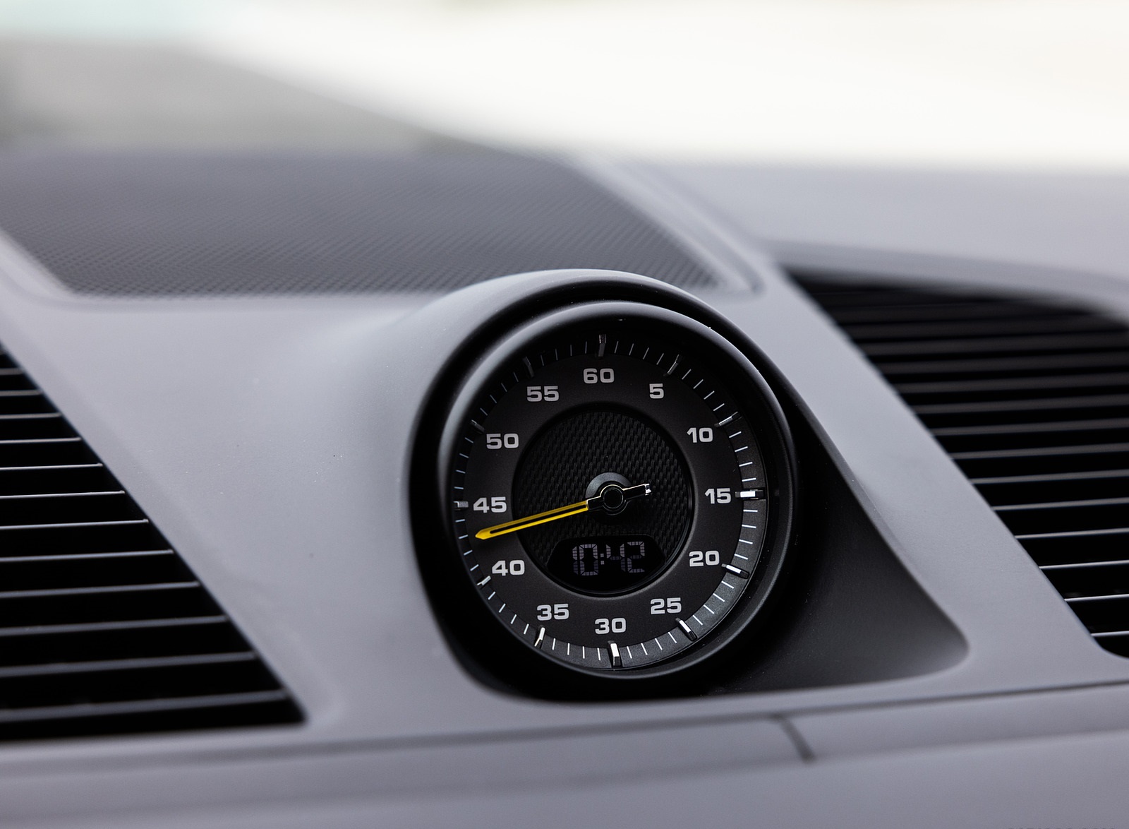 2022 Porsche Cayenne Turbo GT (Color: Jet Black Metallic) Dashboard Clock Wallpapers #38 of 231