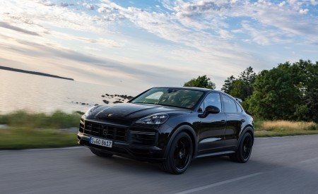 2022 Porsche Cayenne Turbo GT (Color: Jet Black Metallic) Front Three-Quarter Wallpapers 450x275 (1)