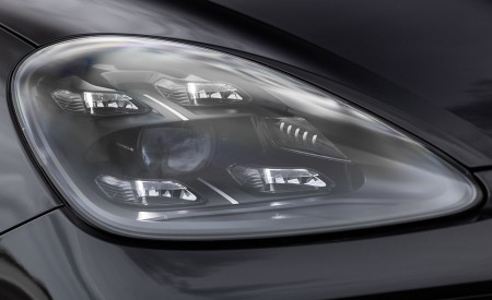2022 Porsche Cayenne Turbo GT (Color: Jet Black Metallic) Headlight Wallpapers 450x275 (26)