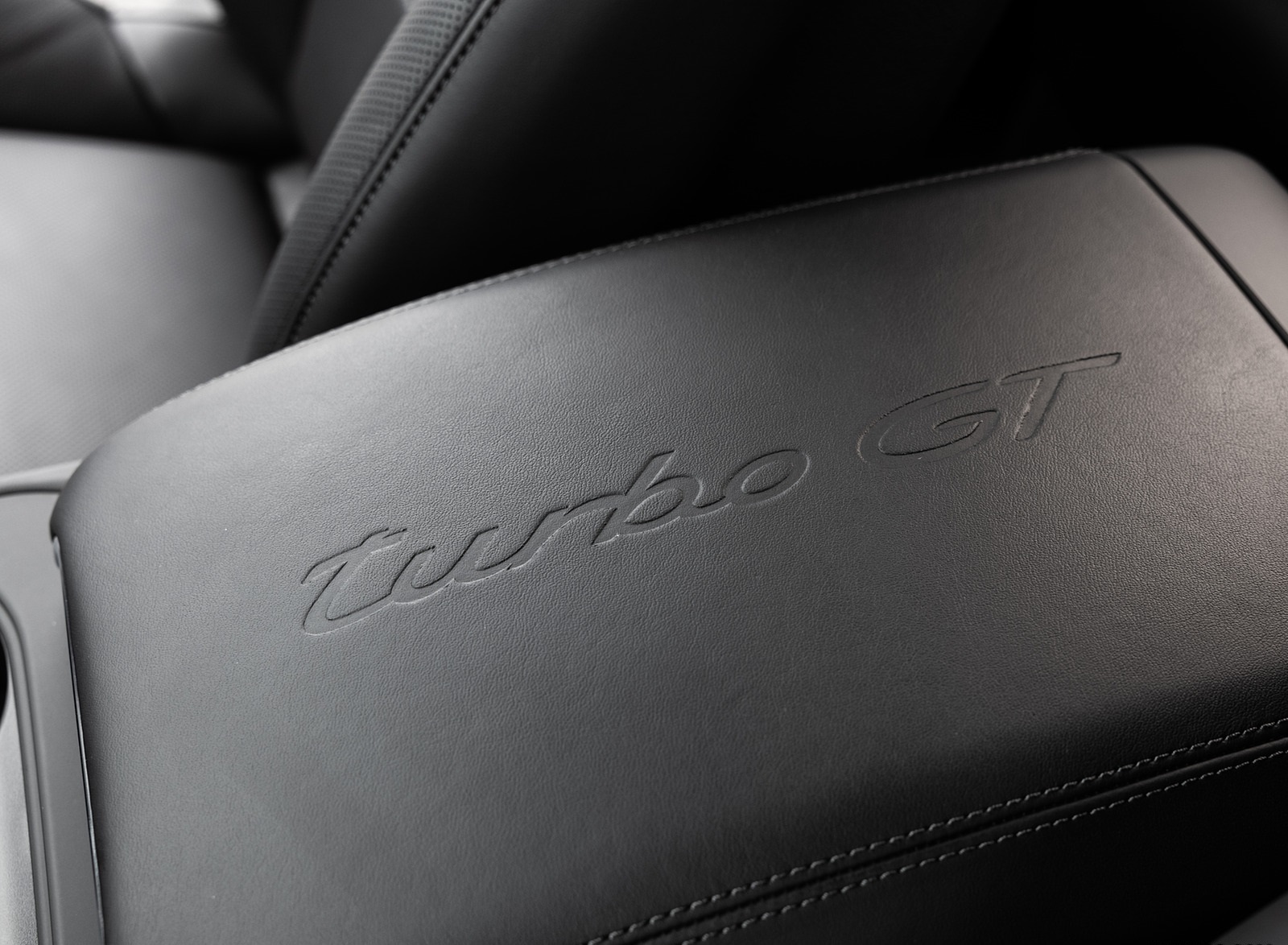 2022 Porsche Cayenne Turbo GT (Color: Jet Black Metallic) Interior Detail Wallpapers #34 of 231