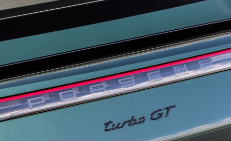 2022 Porsche Cayenne Turbo GT (Color: Porsche Racing Green Metallic) Badge Wallpapers 450x275 (105)