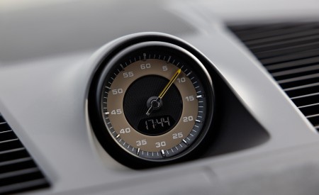 2022 Porsche Cayenne Turbo GT (Color: Porsche Racing Green Metallic) Dashboard Clock Wallpapers 450x275 (115)