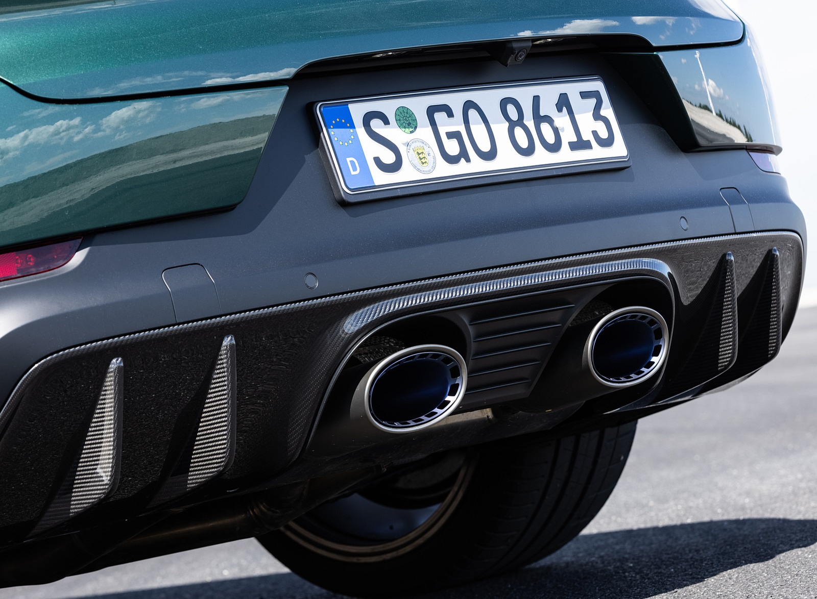 2022 Porsche Cayenne Turbo GT (Color: Porsche Racing Green Metallic) Exhaust Wallpapers #103 of 231