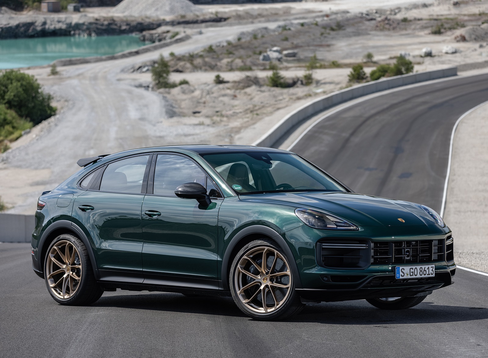 2022 Porsche Cayenne Turbo GT (Color: Porsche Racing Green Metallic) Front Three-Quarter Wallpapers  #96 of 231