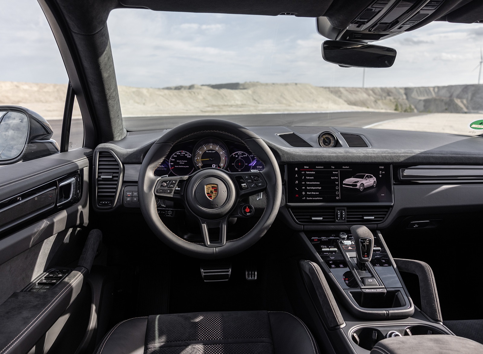 2022 Porsche Cayenne Turbo GT (Color: Porsche Racing Green Metallic) Interior Cockpit Wallpapers #110 of 231