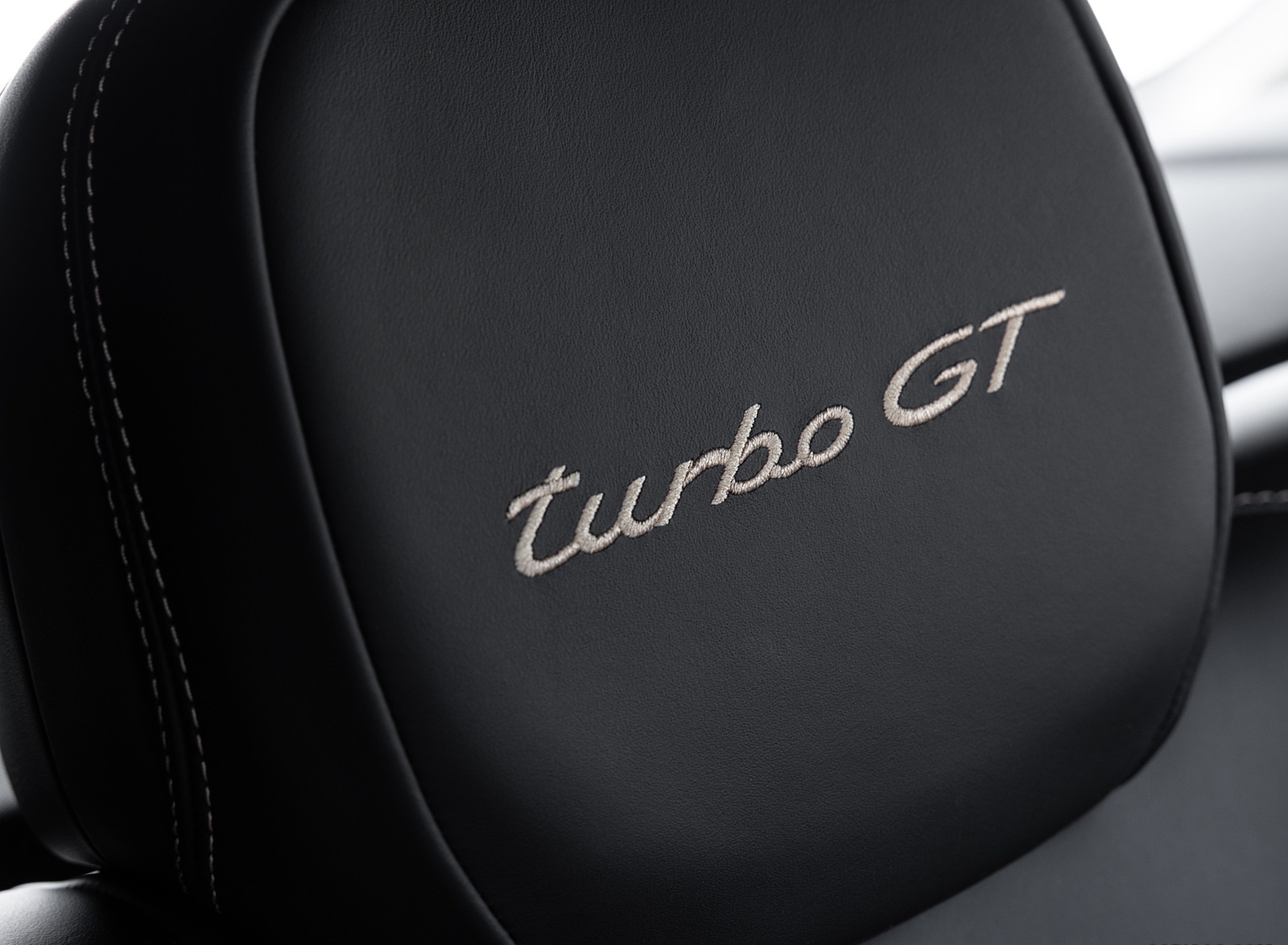 2022 Porsche Cayenne Turbo GT (Color: Porsche Racing Green Metallic) Interior Seats Wallpapers #118 of 231