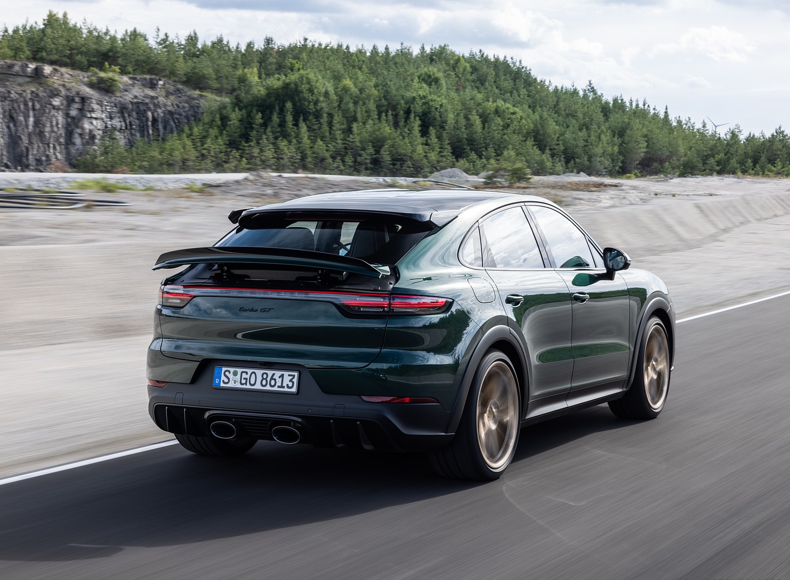 2022 Porsche Cayenne Turbo GT (Color: Porsche Racing Green Metallic) Rear Three-Quarter Wallpapers #90 of 231