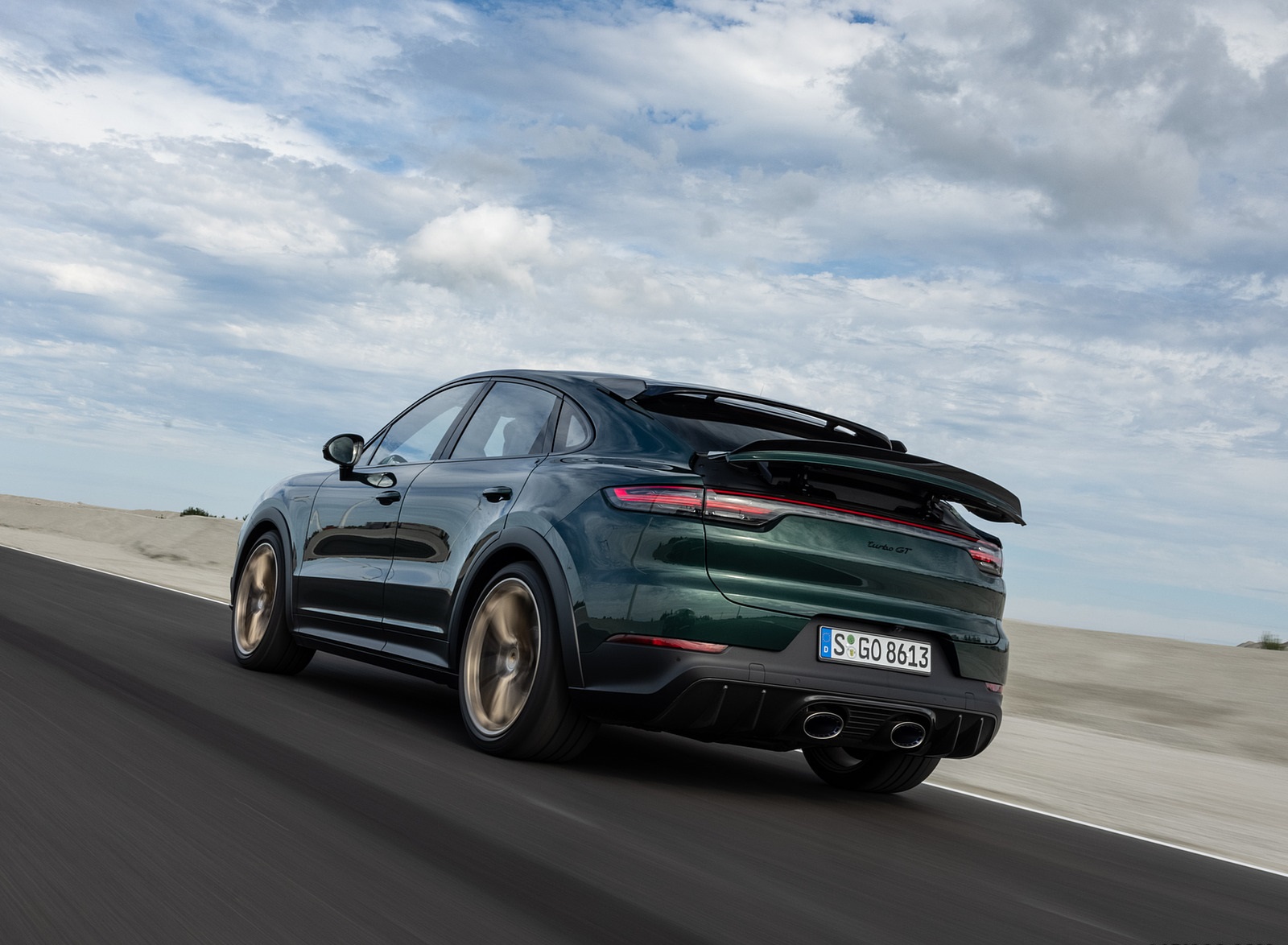 2022 Porsche Cayenne Turbo GT (Color: Porsche Racing Green Metallic) Rear Three-Quarter Wallpapers #91 of 231