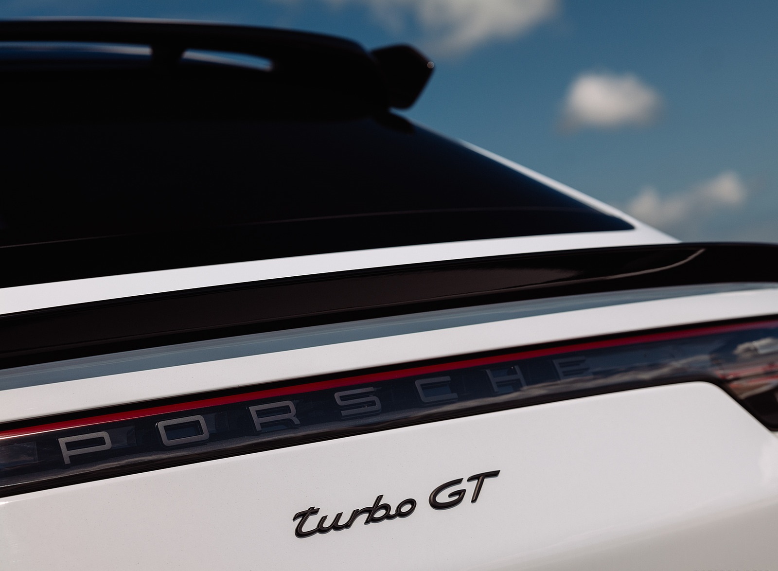 2022 Porsche Cayenne Turbo GT (Color: White) Badge Wallpapers #64 of 231