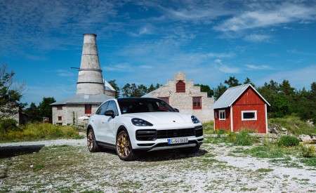 2022 Porsche Cayenne Turbo GT (Color: White) Front Three-Quarter Wallpapers 450x275 (59)