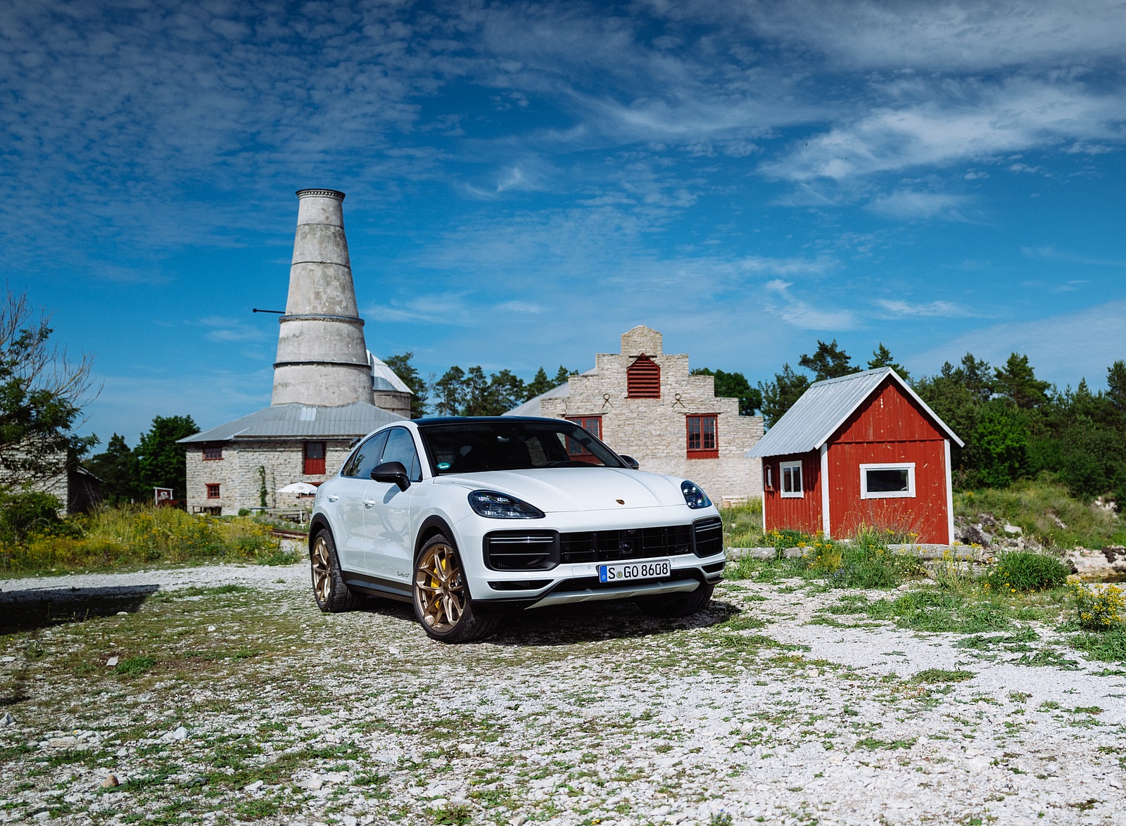 2022 Porsche Cayenne Turbo GT (Color: White) Front Three-Quarter Wallpapers #59 of 231