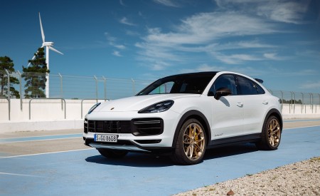 2022 Porsche Cayenne Turbo GT (Color: White) Front Three-Quarter Wallpapers 450x275 (55)