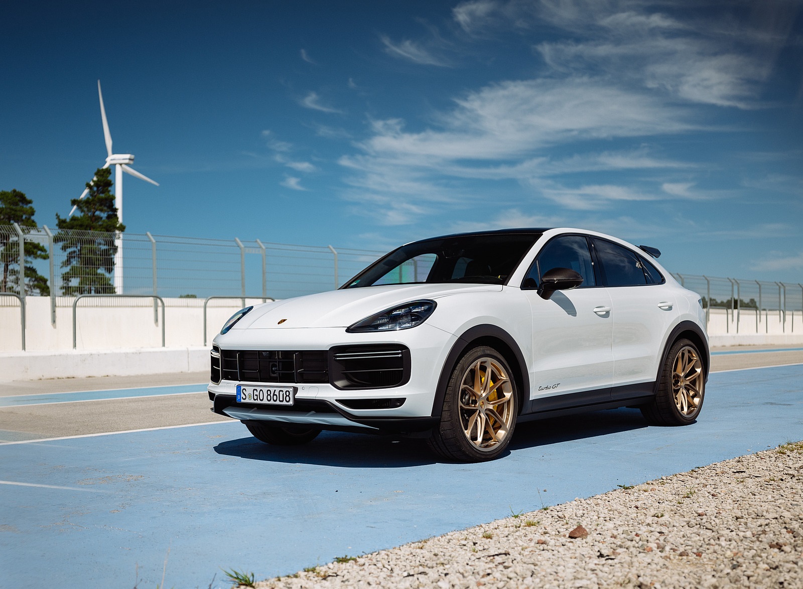 2022 Porsche Cayenne Turbo GT (Color: White) Front Three-Quarter Wallpapers #55 of 231