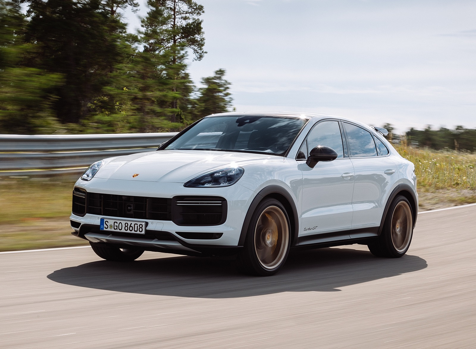 2022 Porsche Cayenne Turbo GT (Color: White) Front Three-Quarter Wallpapers #50 of 231
