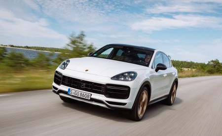 2022 Porsche Cayenne Turbo GT (Color: White) Front Wallpapers 450x275 (47)