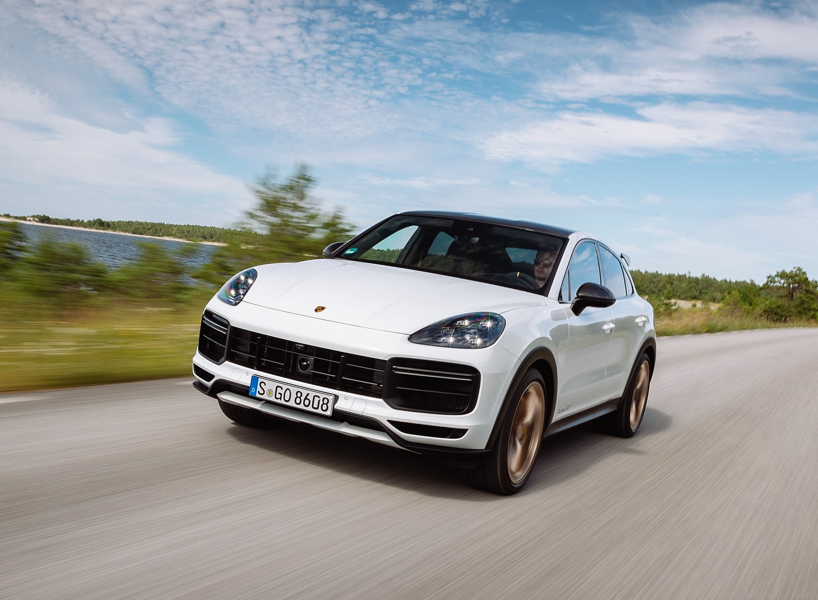 2022 Porsche Cayenne Turbo GT (Color: White) Front Wallpapers #47 of 231