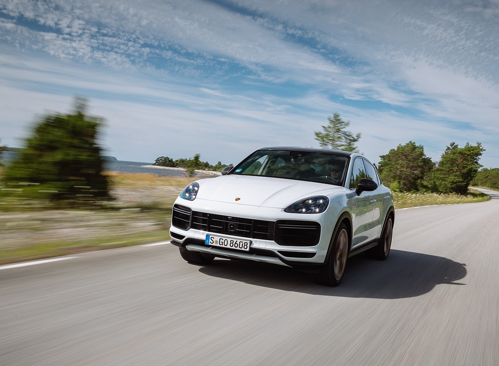 2022 Porsche Cayenne Turbo GT (Color: White) Front Wallpapers #48 of 231