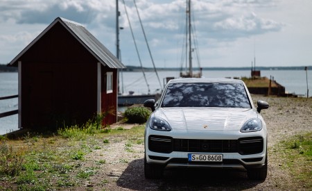 2022 Porsche Cayenne Turbo GT (Color: White) Front Wallpapers 450x275 (60)