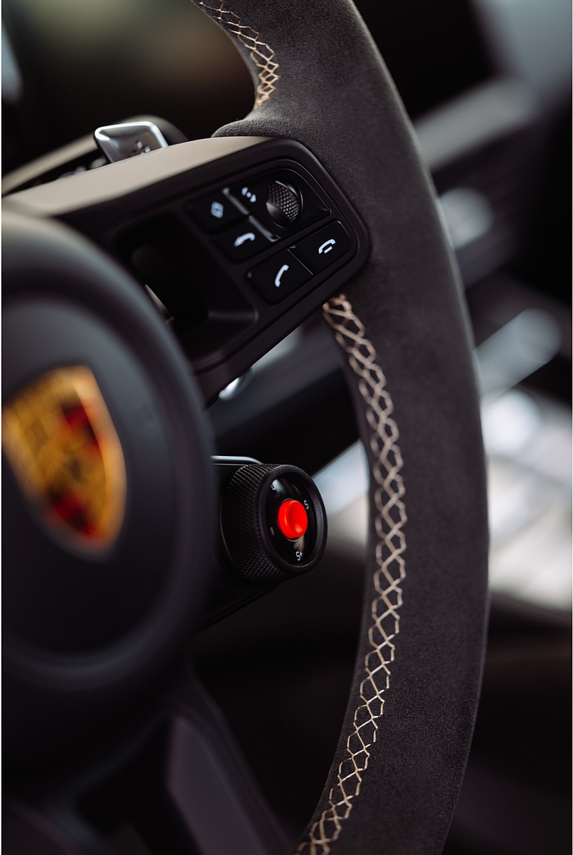 2022 Porsche Cayenne Turbo GT (Color: White) Interior Steering Wheel Wallpapers #74 of 231