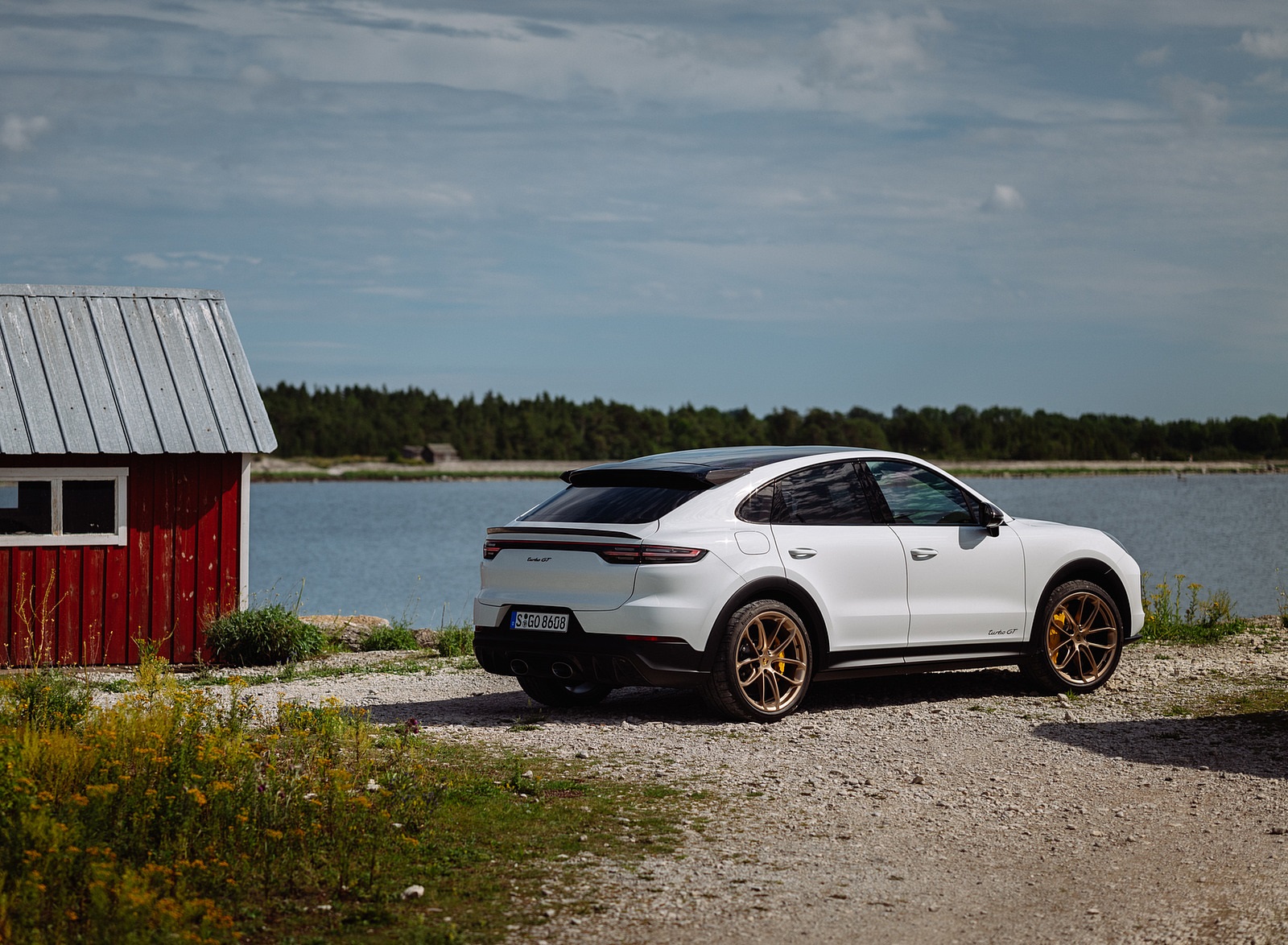 2022 Porsche Cayenne Turbo GT (Color: White) Rear Three-Quarter Wallpapers #61 of 231