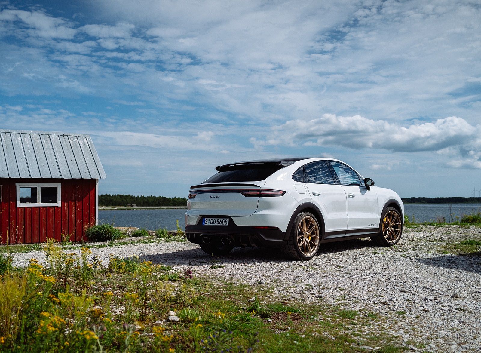 2022 Porsche Cayenne Turbo GT (Color: White) Rear Three-Quarter Wallpapers #62 of 231
