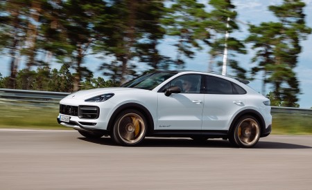 2022 Porsche Cayenne Turbo GT (Color: White) Side Wallpapers 450x275 (53)