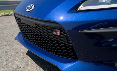 2022 Toyota GR 86 (Color: Trueno Blue) Grill Wallpapers 450x275 (128)
